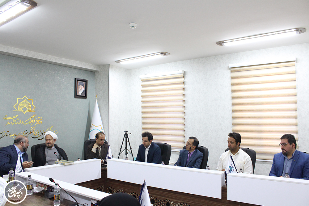 نشست صميمانه رئيس ستاد  کانونهاي مساجد کشور با کارکنان ستاد استان
