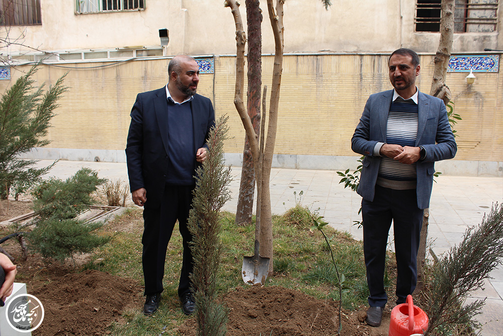 کاشت نهال به مناسبت روز درختکاري و سالروز تاسيس کانونهاي فرهنگي هنري مساجد