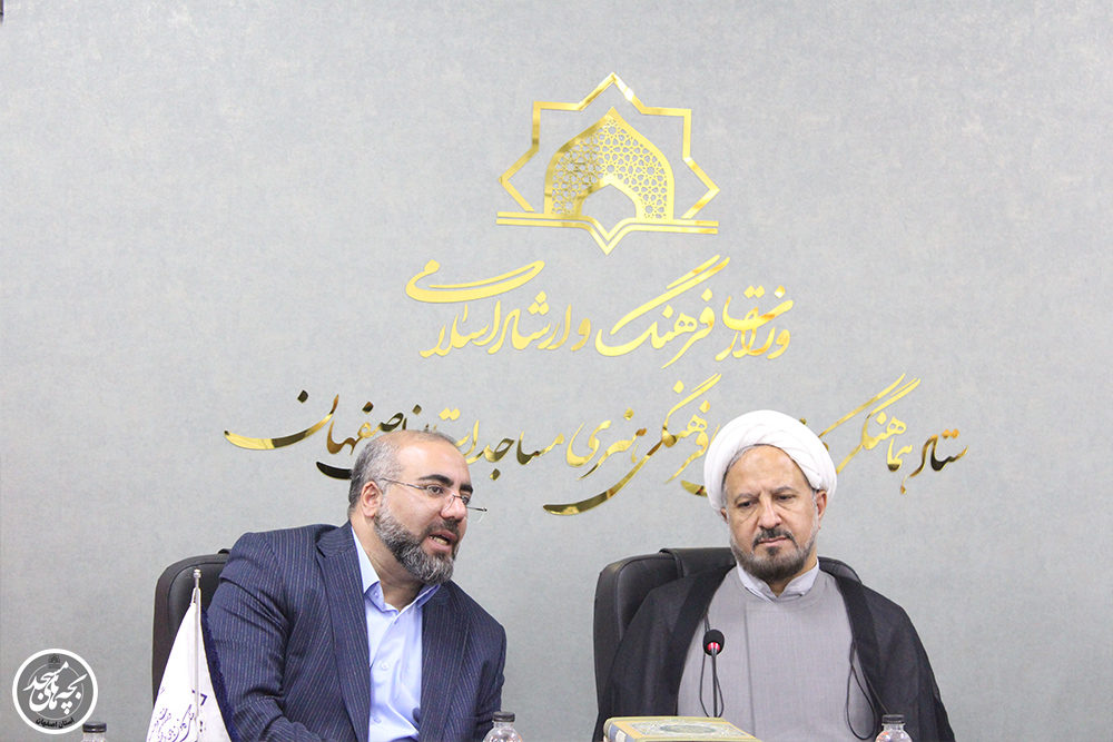 نشست صميمانه رئيس ستاد  کانونهاي مساجد کشور با کارکنان ستاد استان