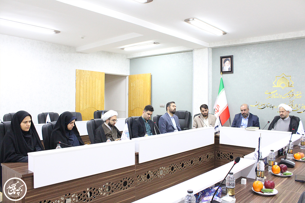 نشست صميمانه رئيس ستاد  کانونهاي مساجد کشور با کارکنان ستاد استان