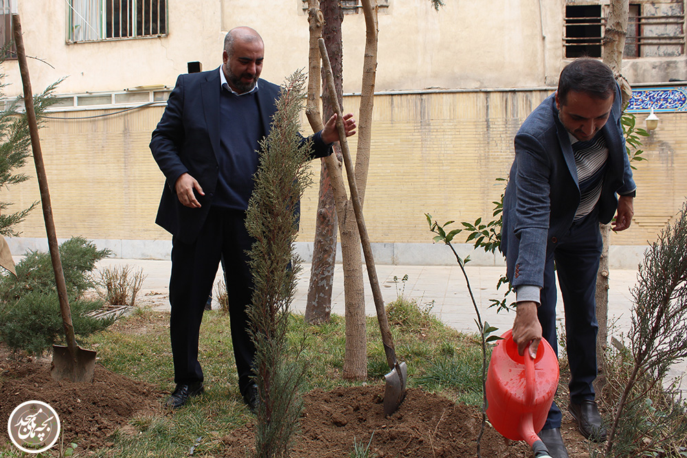 کاشت نهال به مناسبت روز درختکاري و سالروز تاسيس کانونهاي فرهنگي هنري مساجد