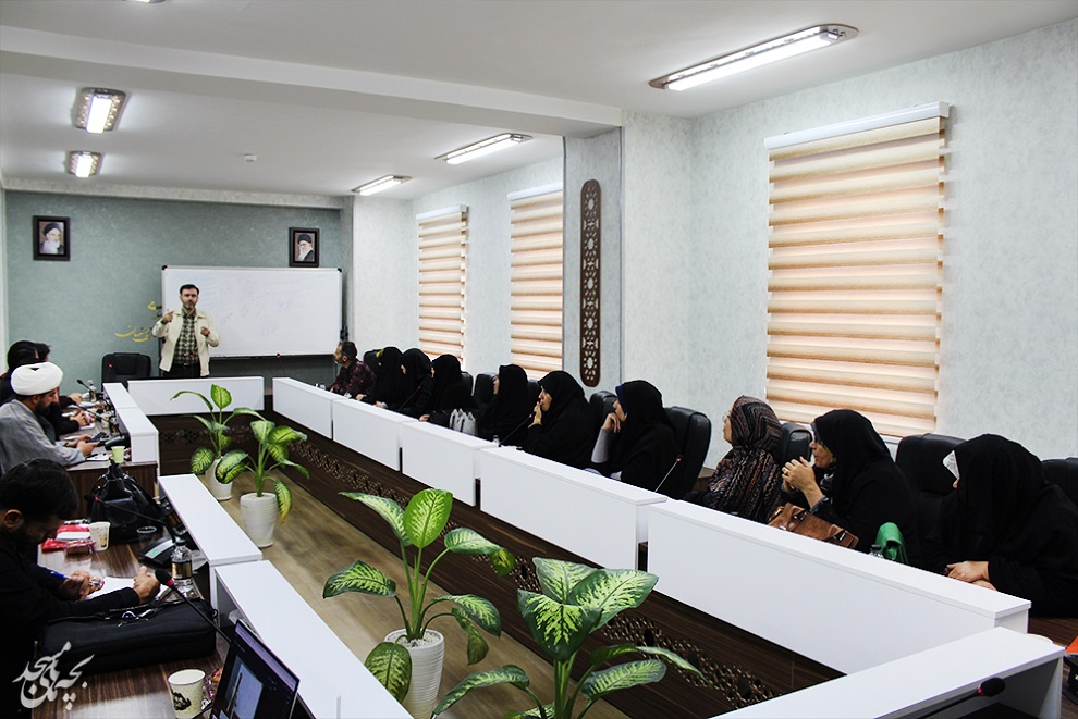 سومين جلسه دوره آموزشي «قطب نما» در اصفهان برگزار شد